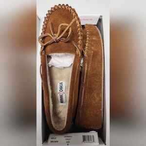 Brand NEW, Still in the box, Minnetonka Women's Cally Tan Moccasins Size 8